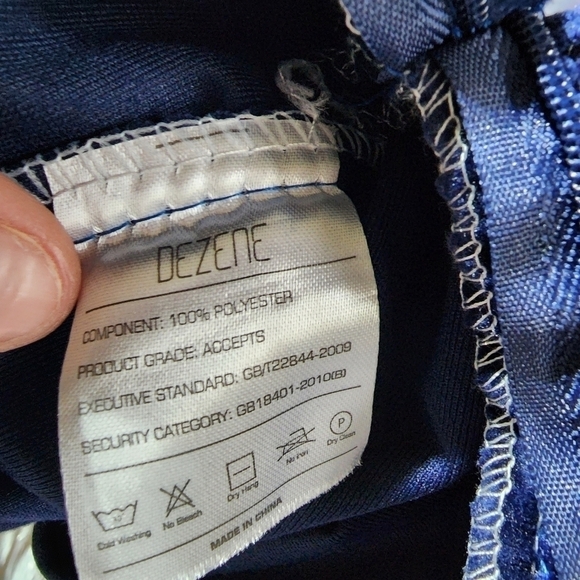 Blue velvet set of 2 throw pillow pillowcases with pom-poms hidden zipper - Picture 6 of 7